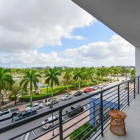 Cozy 1- 1 Bedroom Steps From Downtown Doral Park